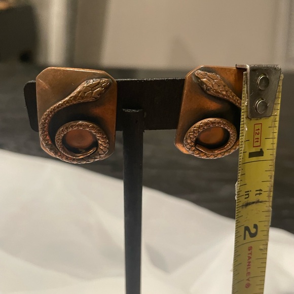 Signed Whiting and Davis vintage copper snake clamper with clip earrings - Picture 10 of 11